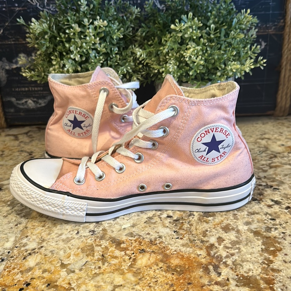 Women’s Pink Converse!